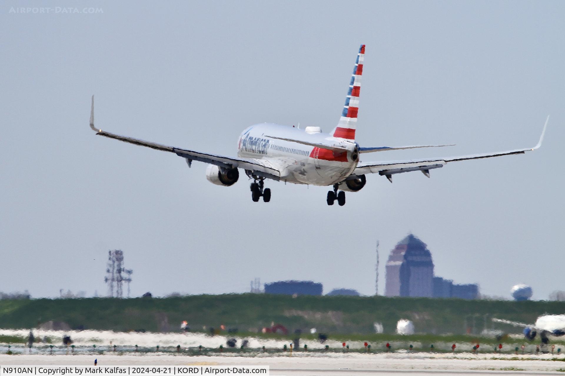 N910AN, 1999 Boeing 737-823 C/N 29512, B738 American Airlines Boeing 737-823 N910AN AAL1805 DFW-ORD landing on 28C KORD