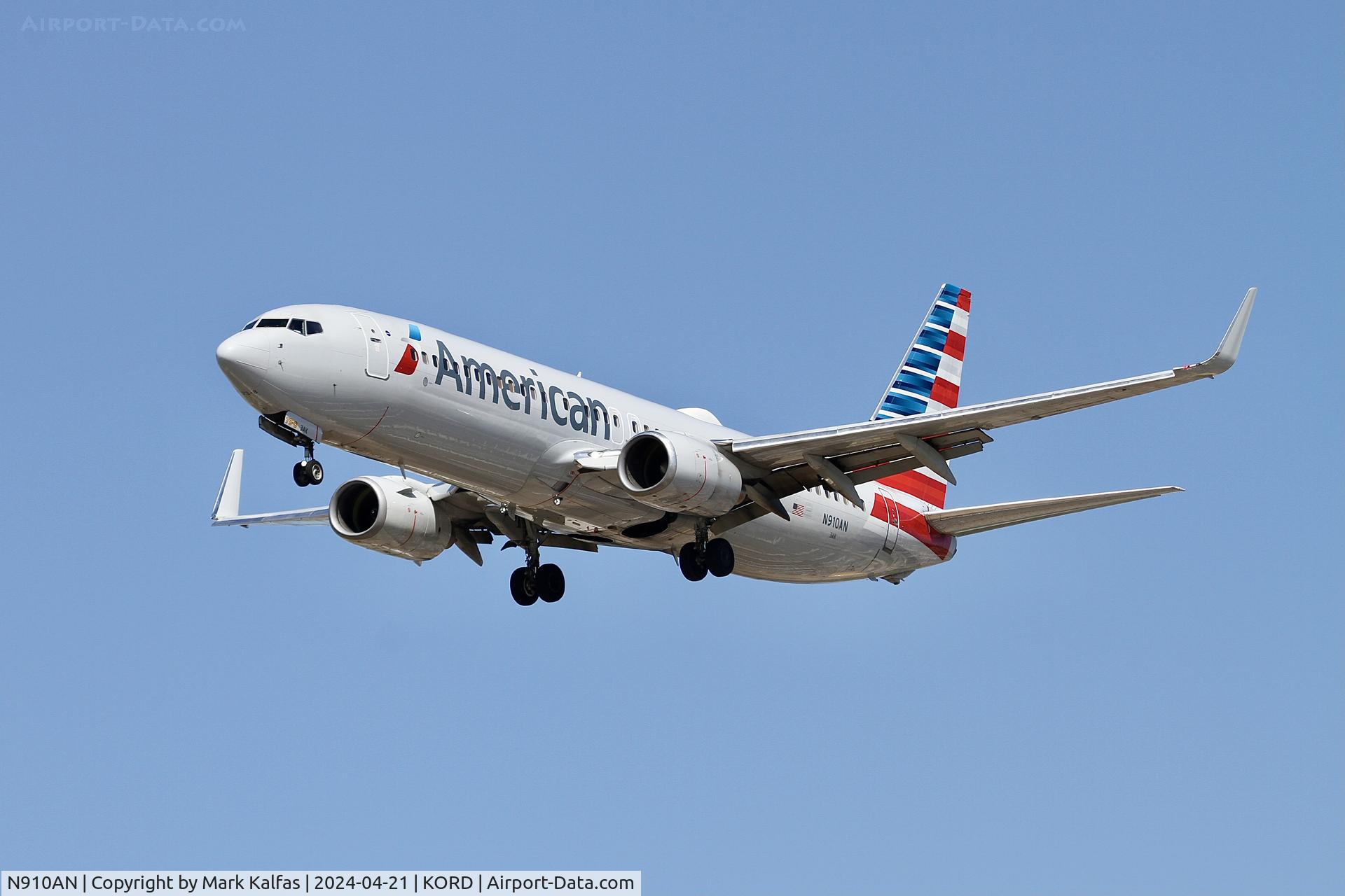 N910AN, 1999 Boeing 737-823 C/N 29512, B738 American Airlines Boeing 737-823 N910AN AAL1805 DFW-ORD landing on 28C KORD