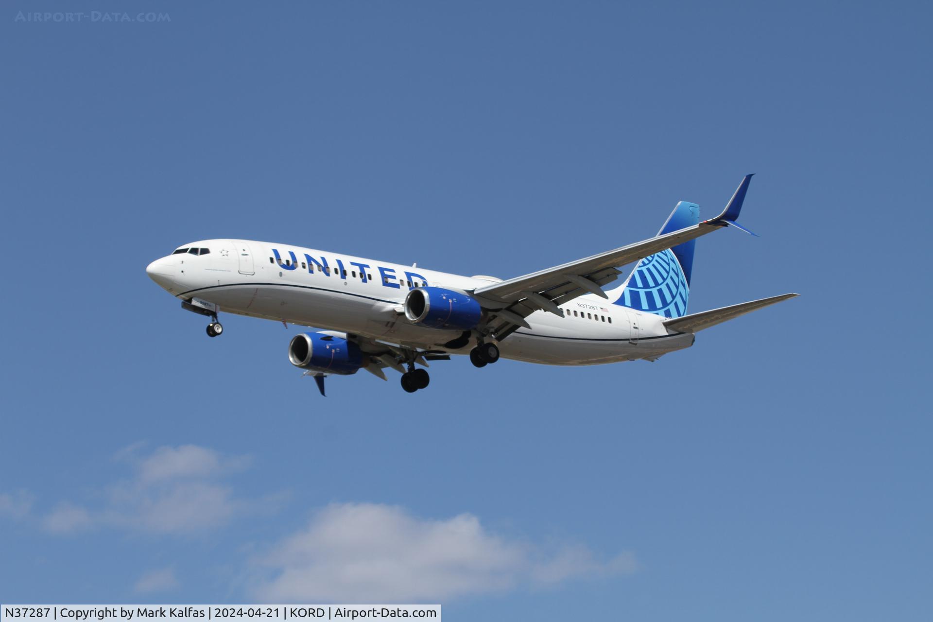 N37287, 2004 Boeing 737-824 C/N 31636, B738 United Airlines Boeing 737-824 N37287 UAL1983  MIA-ORD 28C approach KORD