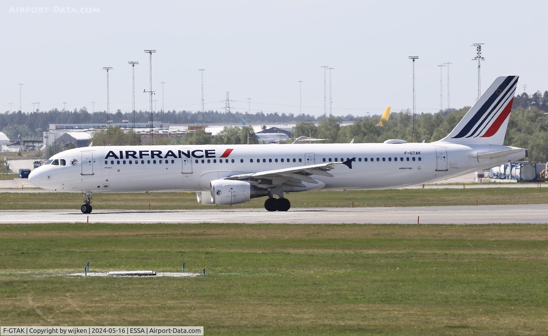 F-GTAK, 2001 Airbus A321-211 C/N 1658, Rwy 19L