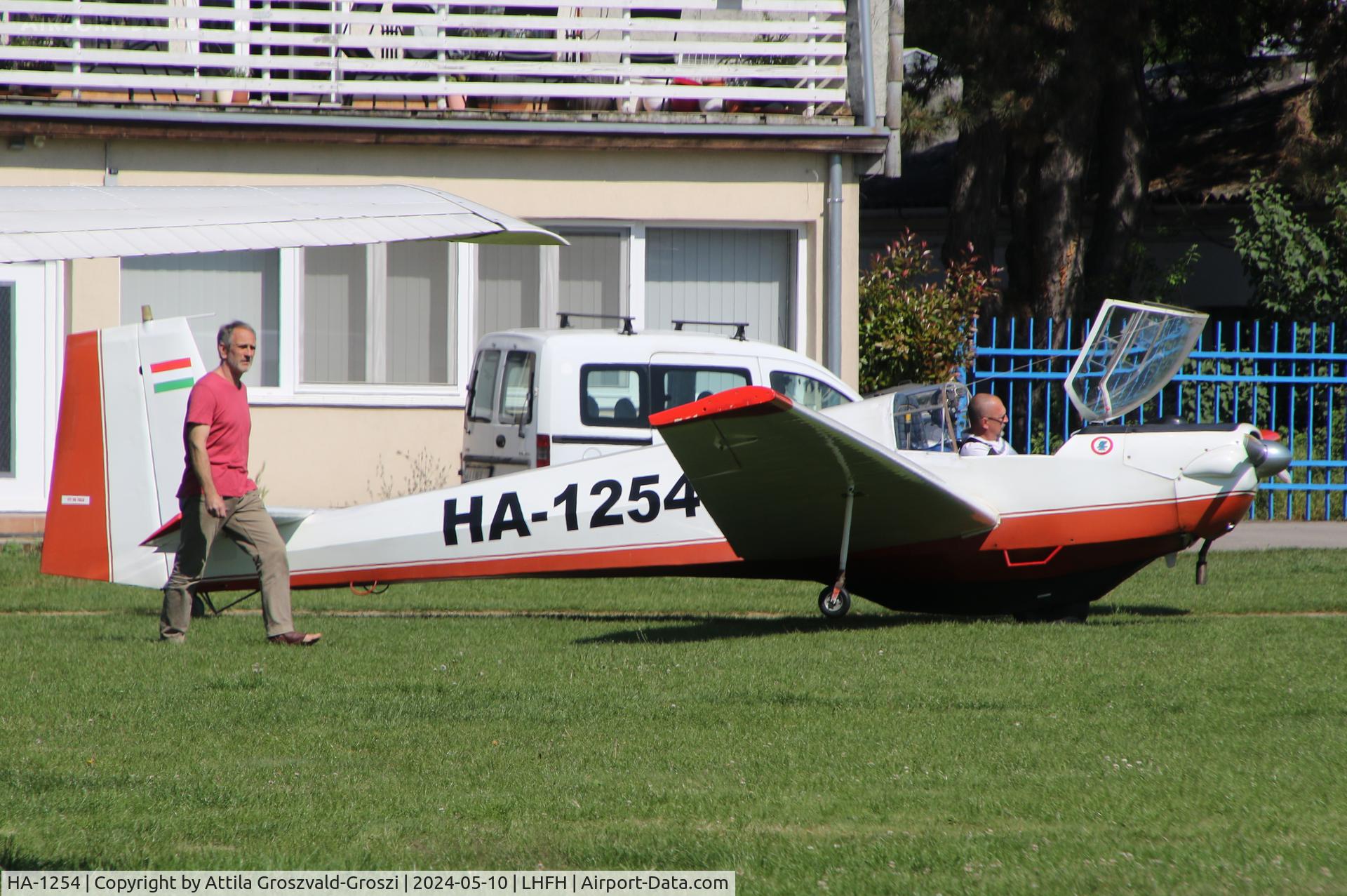 HA-1254, 1973 Scheibe SF-25C Falke C/N 4447, LHFH - Farkashegy Airport Budakeszi, Hungary
