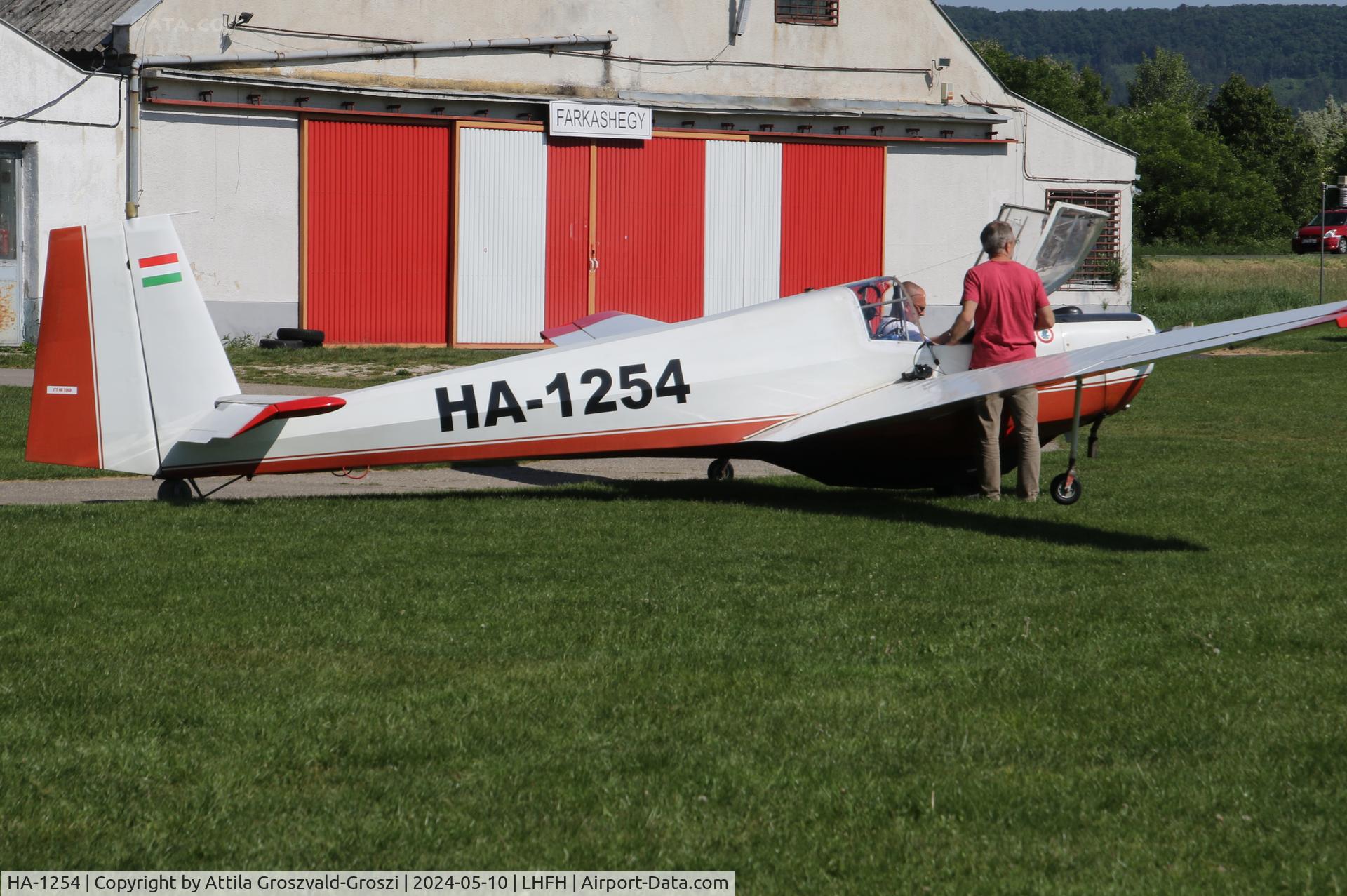 HA-1254, 1973 Scheibe SF-25C Falke C/N 4447, LHFH - Farkashegy Airport Budakeszi, Hungary