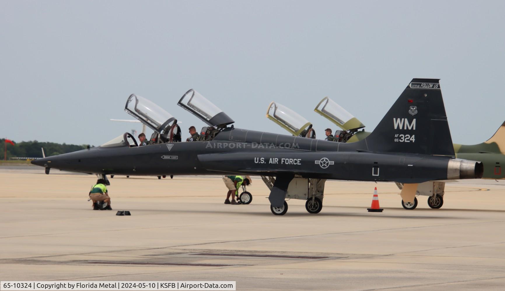 65-10324, 1965 Northrop T-38A-60-NO C/N N.5743, T-38A zx stop at SFB before continuing to FLL