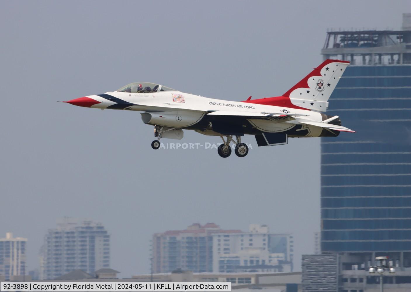 92-3898, General Dynamics F-16CJ Fighting Falcon C/N CC-140, Thunderbirds F-16 zx