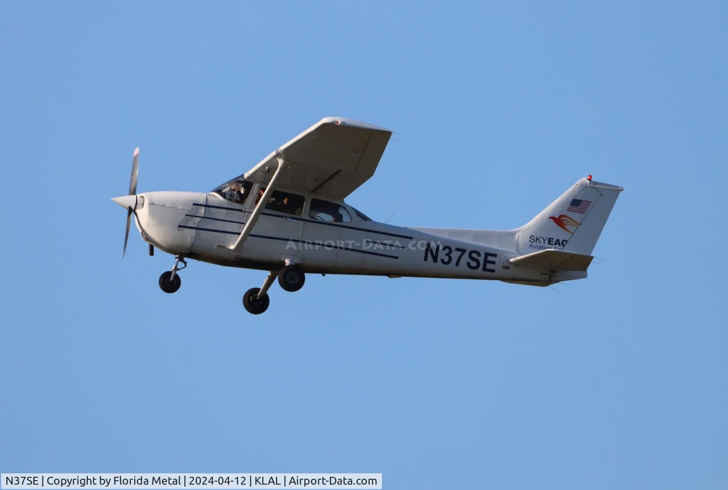 N37SE, 2001 Cessna 172R C/N 17281035, C172R zx LAL-FXE