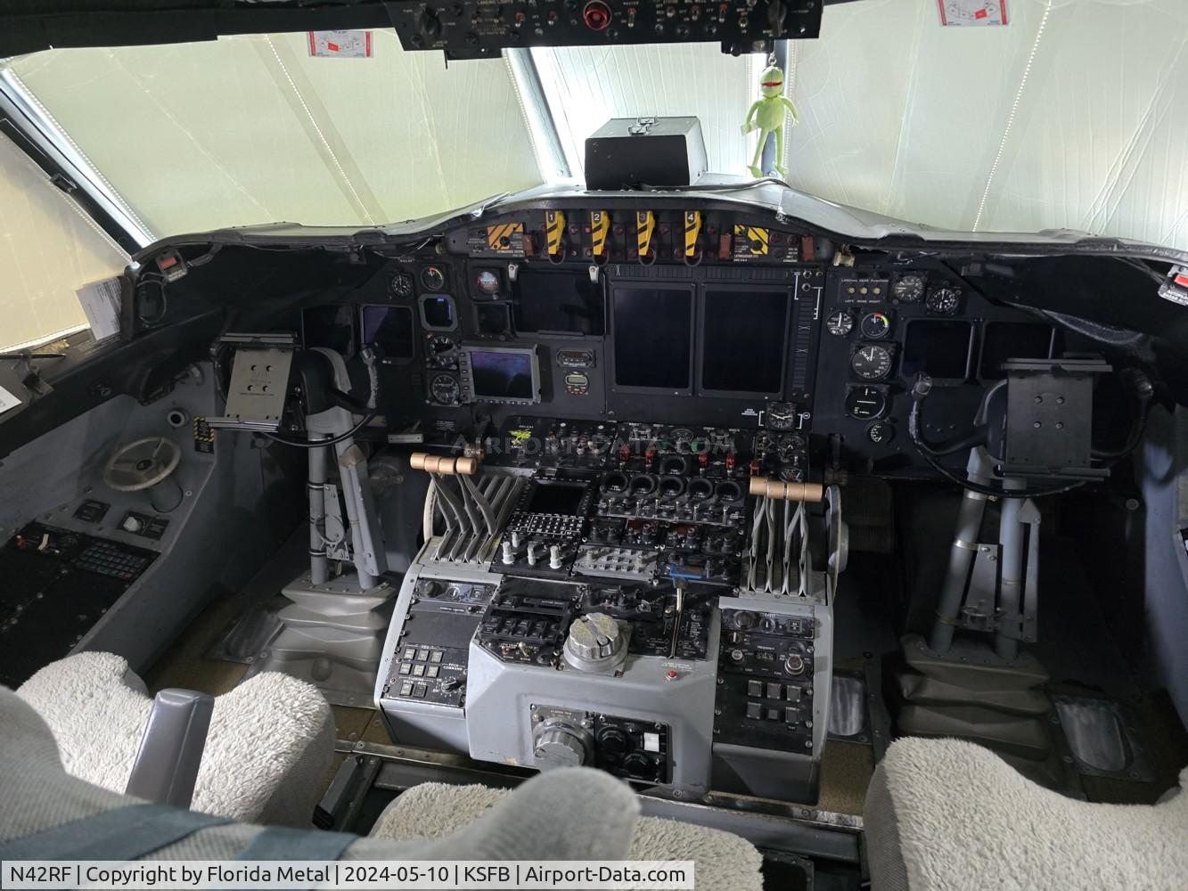 N42RF, 1975 Lockheed WP-3D Orion C/N 5622, NOAA P-3 zx