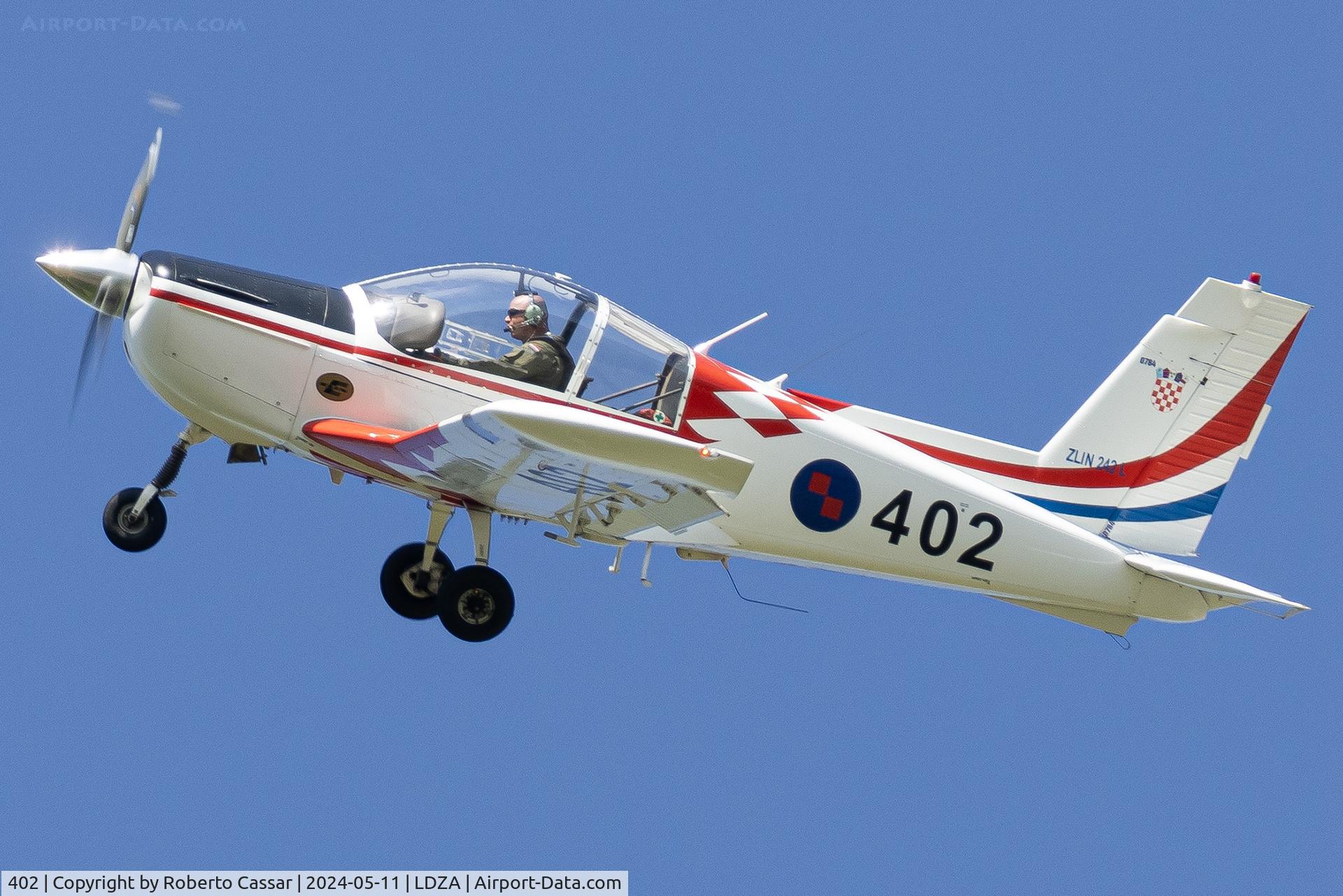 402, Zlin Z-242L C/N 0784, AirVG 24