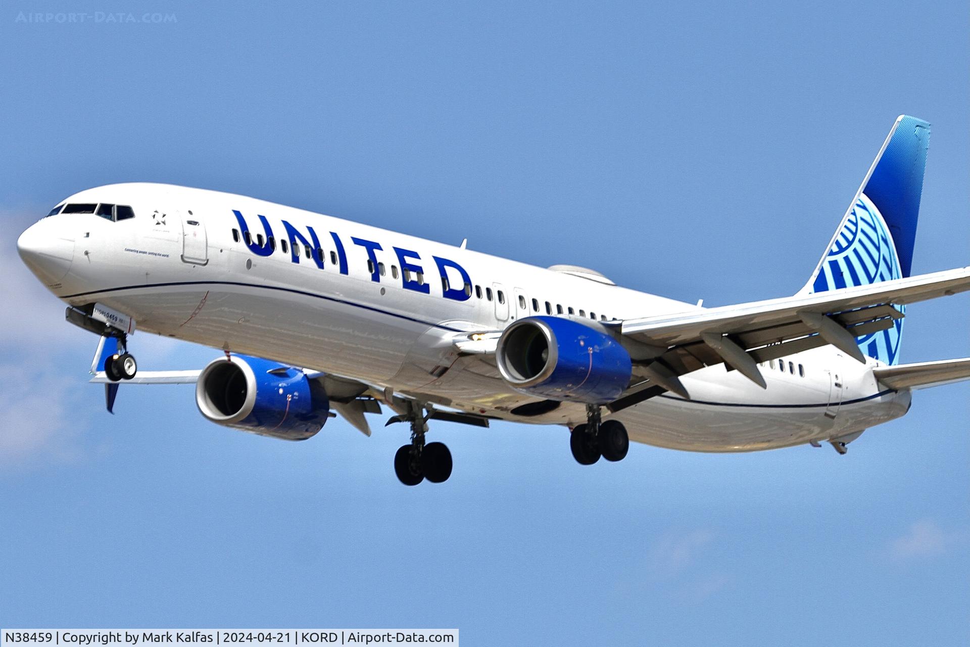 N38459, 2012 Boeing 737-924/ER C/N 37206, B739 United Airlines Boeing 737-924/ER  N38459 UAL2312 DEN-ORD, 28C approach KORD