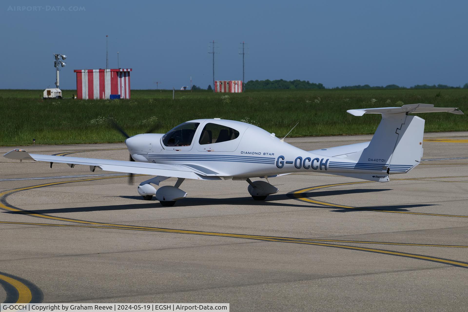 G-OCCH, 2006 Diamond DA-40D Diamond Star C/N D4.233, Departing from Norwich.