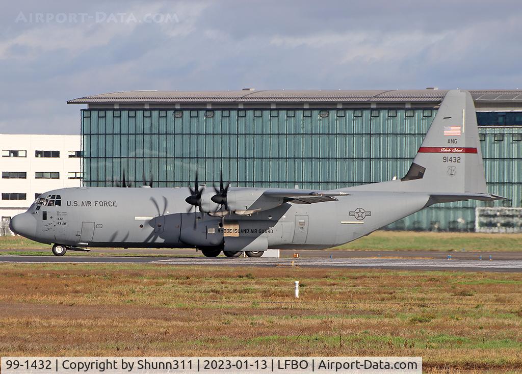 99-1432, 1999 Lockheed Martin C-130J-30 Super Hercules C/N 382-5518, Lining up rwy 32R for departure...