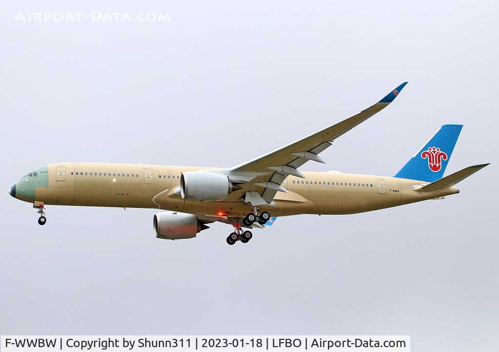 F-WWBW, 2022 Airbus A350-941 C/N 0598, C/n 0595 - For China Southern Airlines as B-32ED... Cabin outfit @TSN