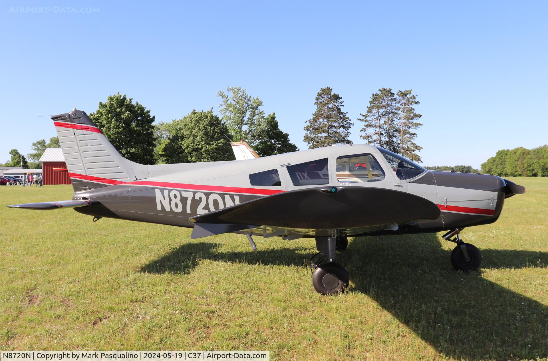 N8720N, 1969 Piper PA-28-140 C/N 28-25532, Piper PA-28-140