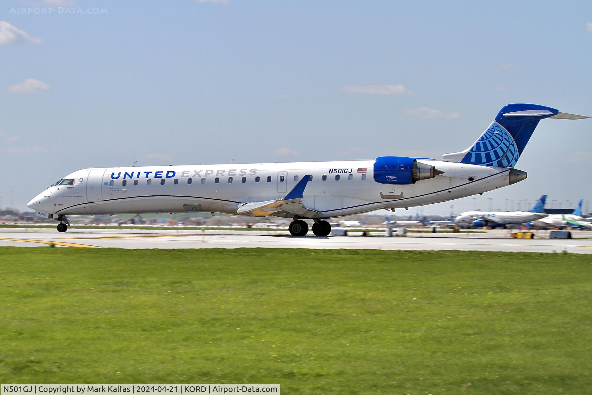 N501GJ, 2001 Bombardier CRJ-550 (CL-600-2C11) C/N 10005, CRJ7 GoJet/United Express Bombardier CRJ-550, CL-600-2C10,N501GJ GJS4563 ORD-RIC 22L departure KORD