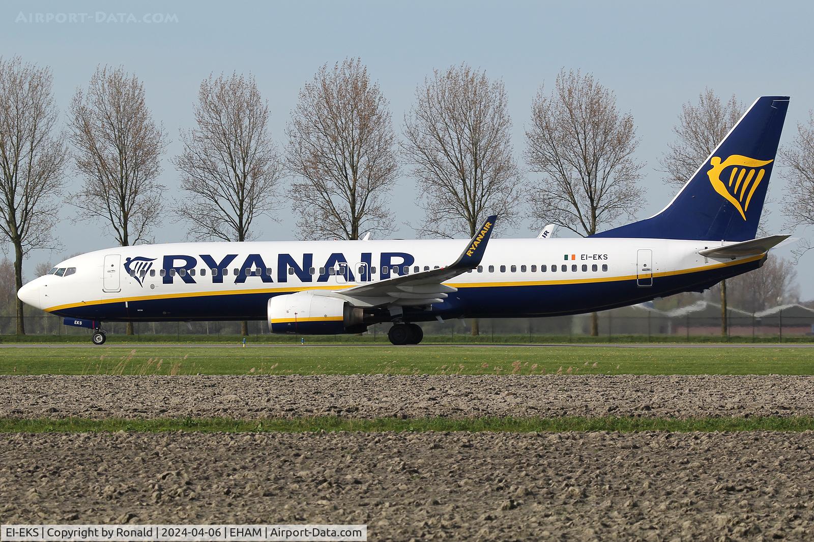 EI-EKS, 2010 Boeing 737-8AS C/N 38504, at spl
