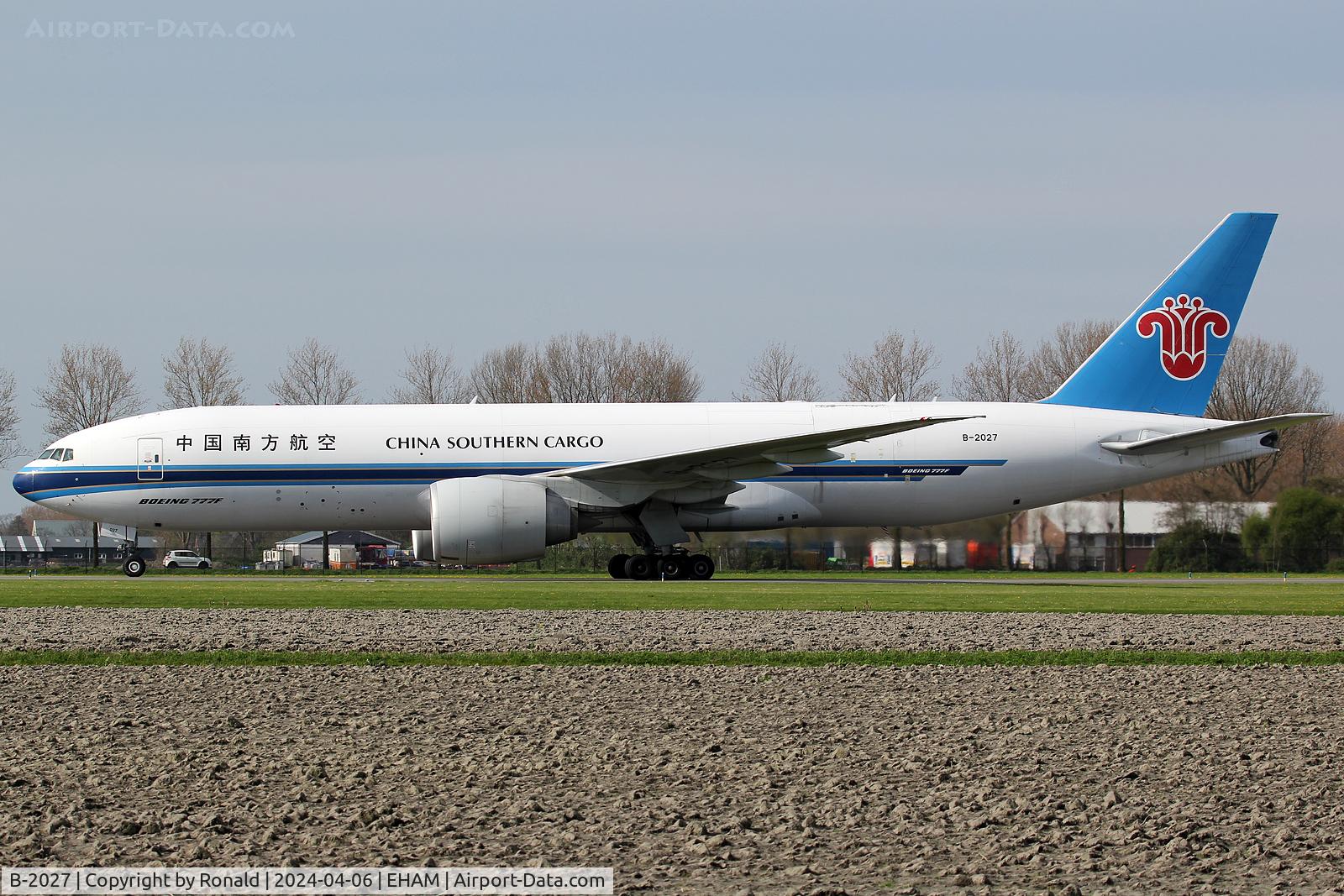 B-2027, 2015 Boeing 777-F1B C/N 41636, at spl