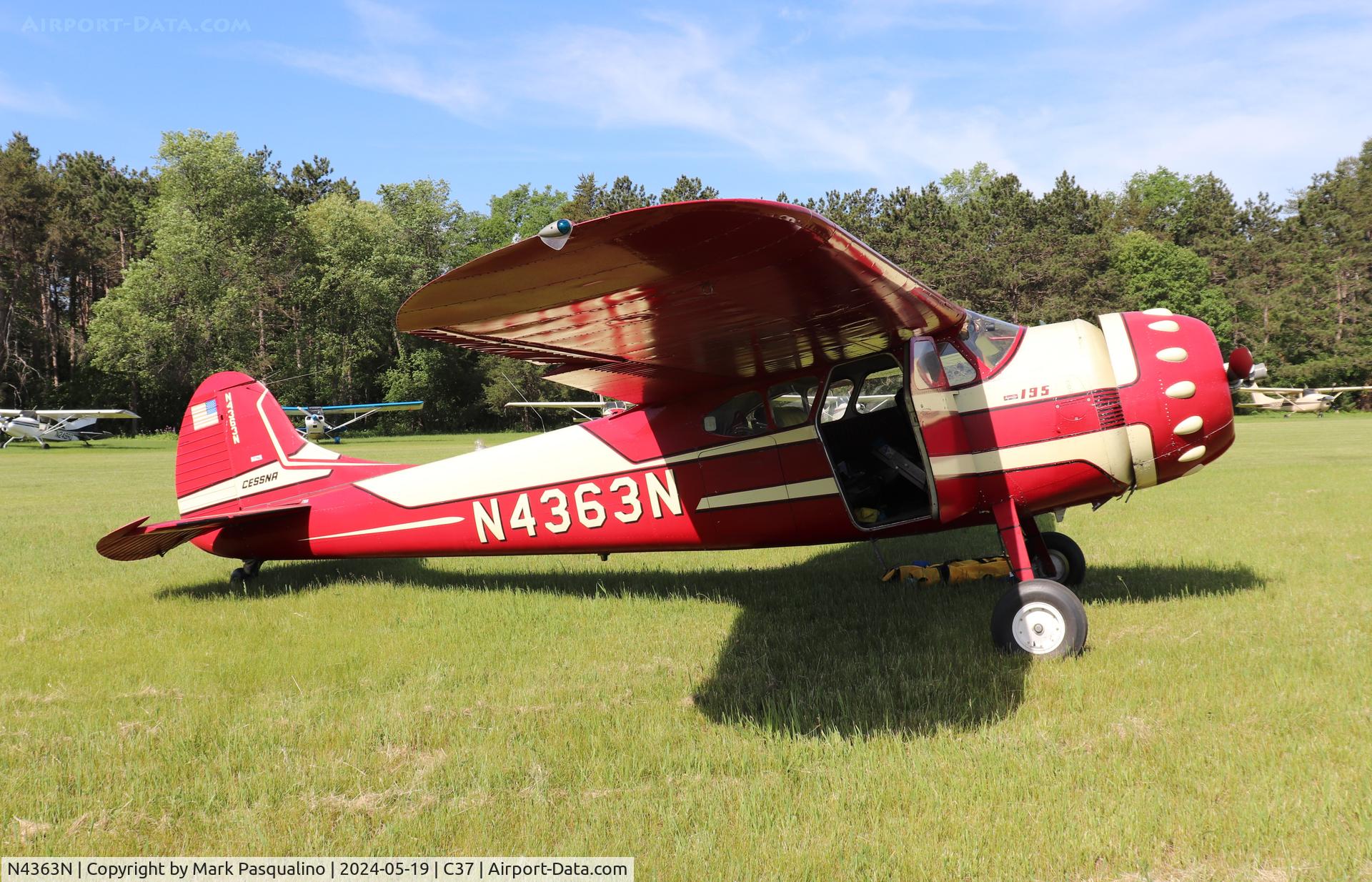 N4363N, 1947 Cessna 195A C/N 7043, Cessna 195A