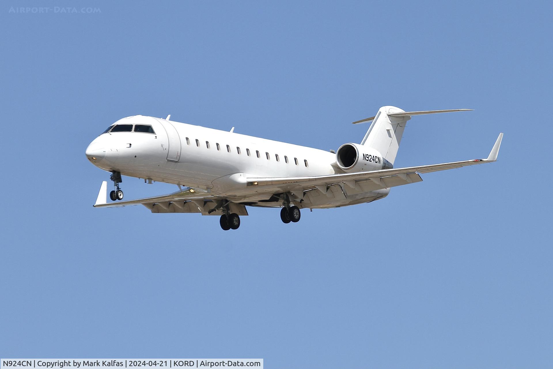 N924CN, 2001 Canadair CRJ-200LR (CL-600-2B19) C/N 7494, CRJ2 Contour Airlines/ Corporate Flight Management Bombardier CL-600-2B19 28C approach KORD