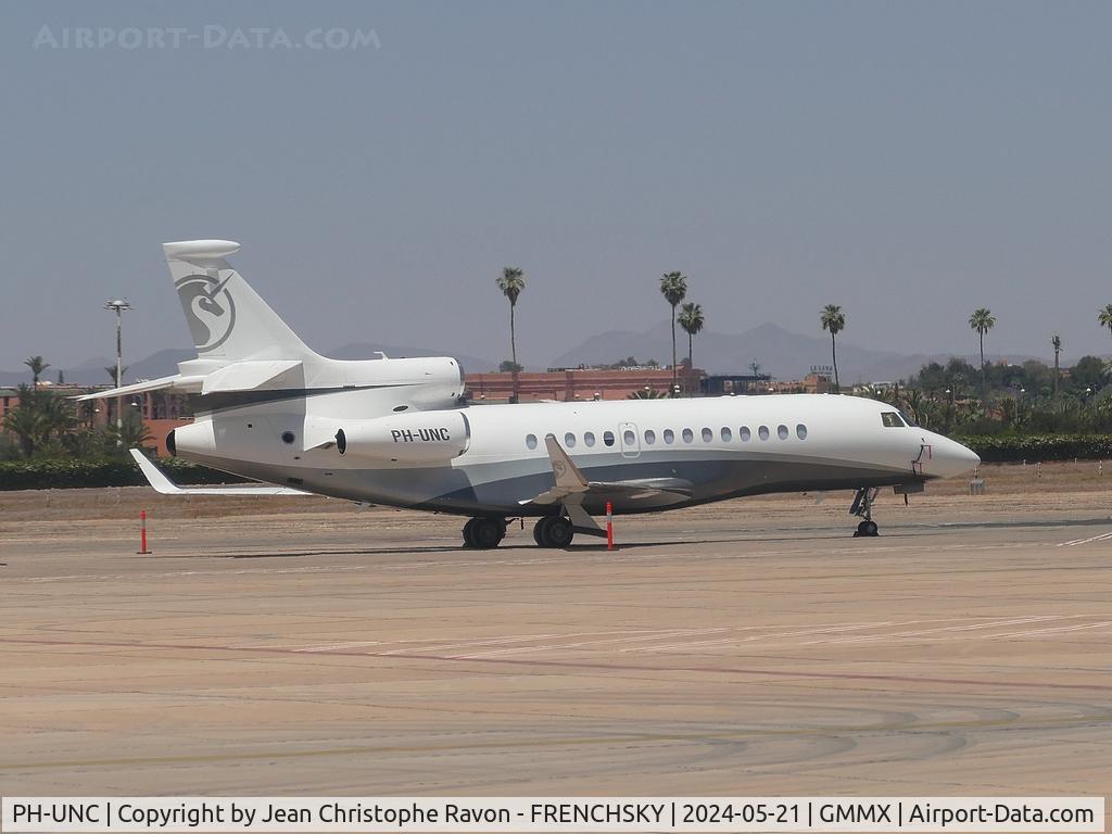 PH-UNC, 2011 Dassault Falcon 7X C/N 135, JetNetherlands departure to Paris Le Bourget