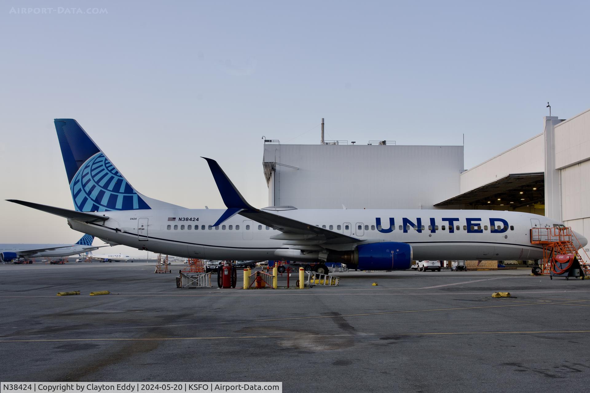 N38424, 2008 Boeing 737-924/ER C/N 37095, SFO 2024.