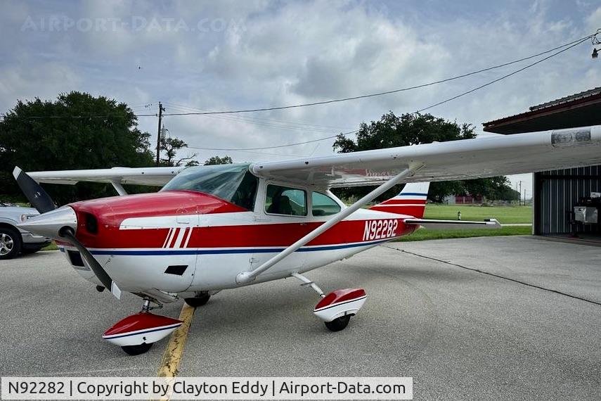 N92282, 1969 Cessna 182N Skylane C/N 18260128, Not my pic.