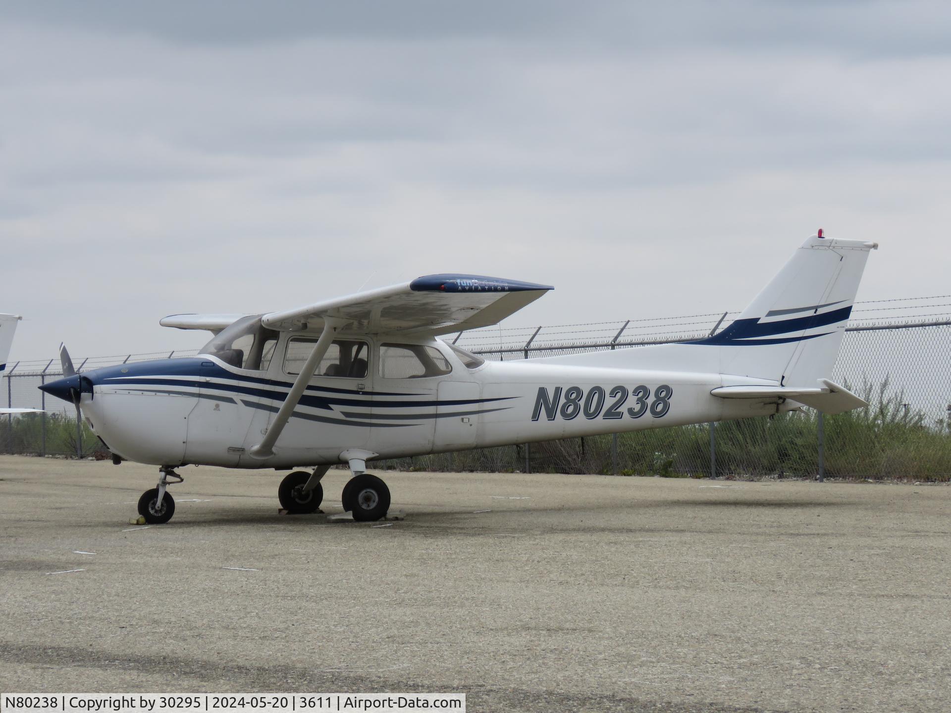 N80238, 1975 Cessna 172M C/N 17266466, Parked