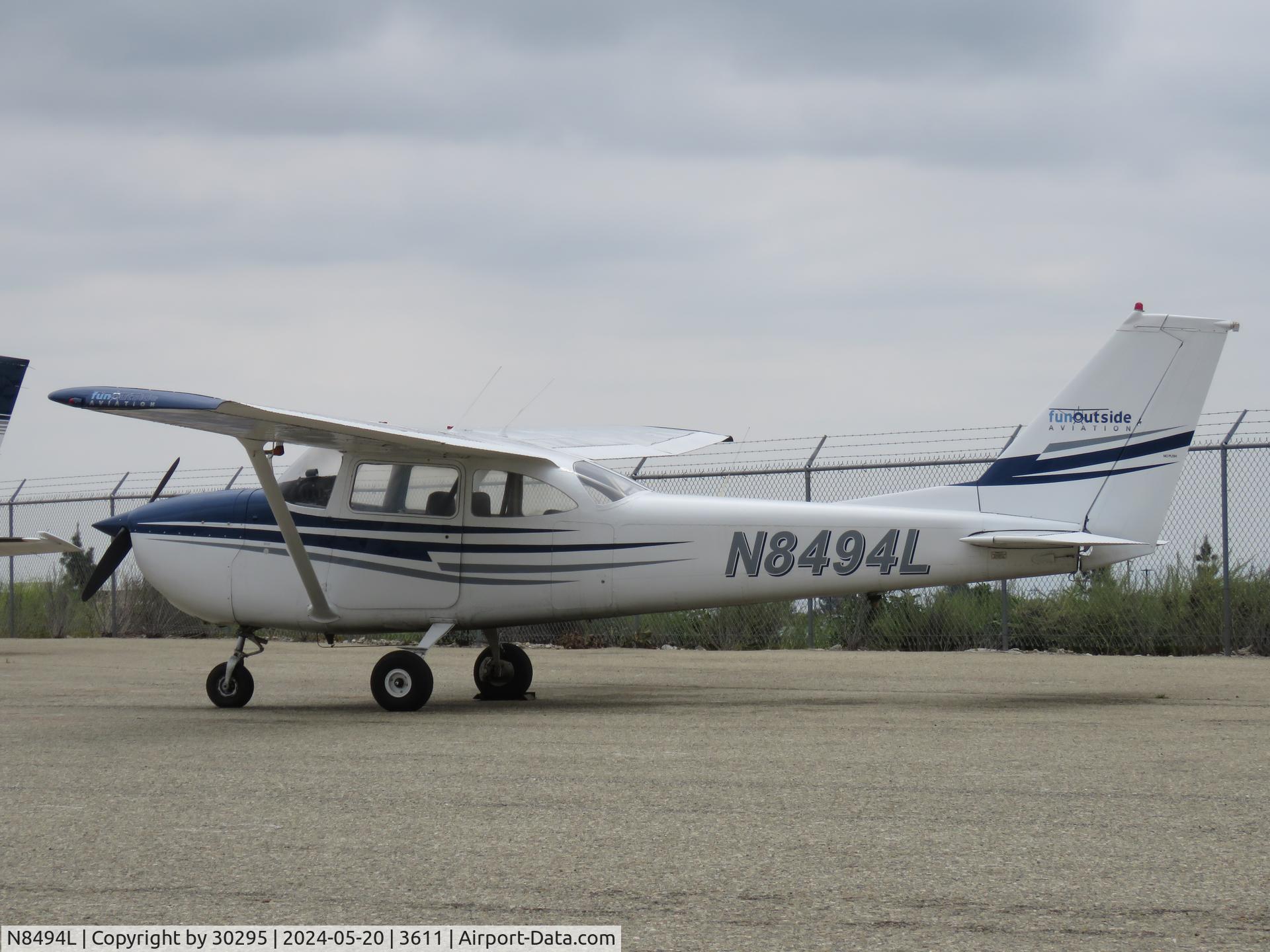 N8494L, 1968 Cessna 172I C/N 17256694, Parked