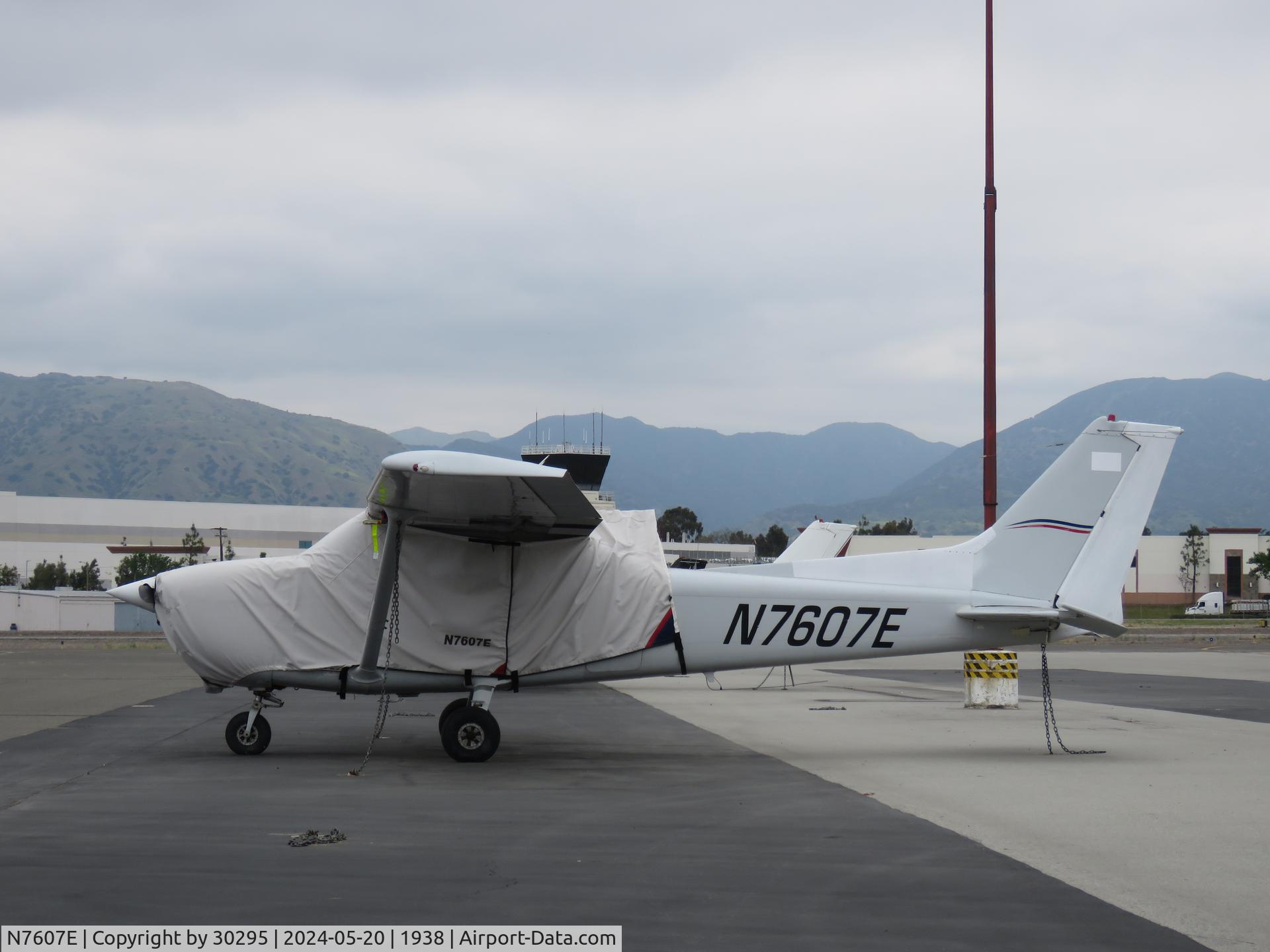 N7607E, 1978 Cessna 172N C/N 17272115, Parked