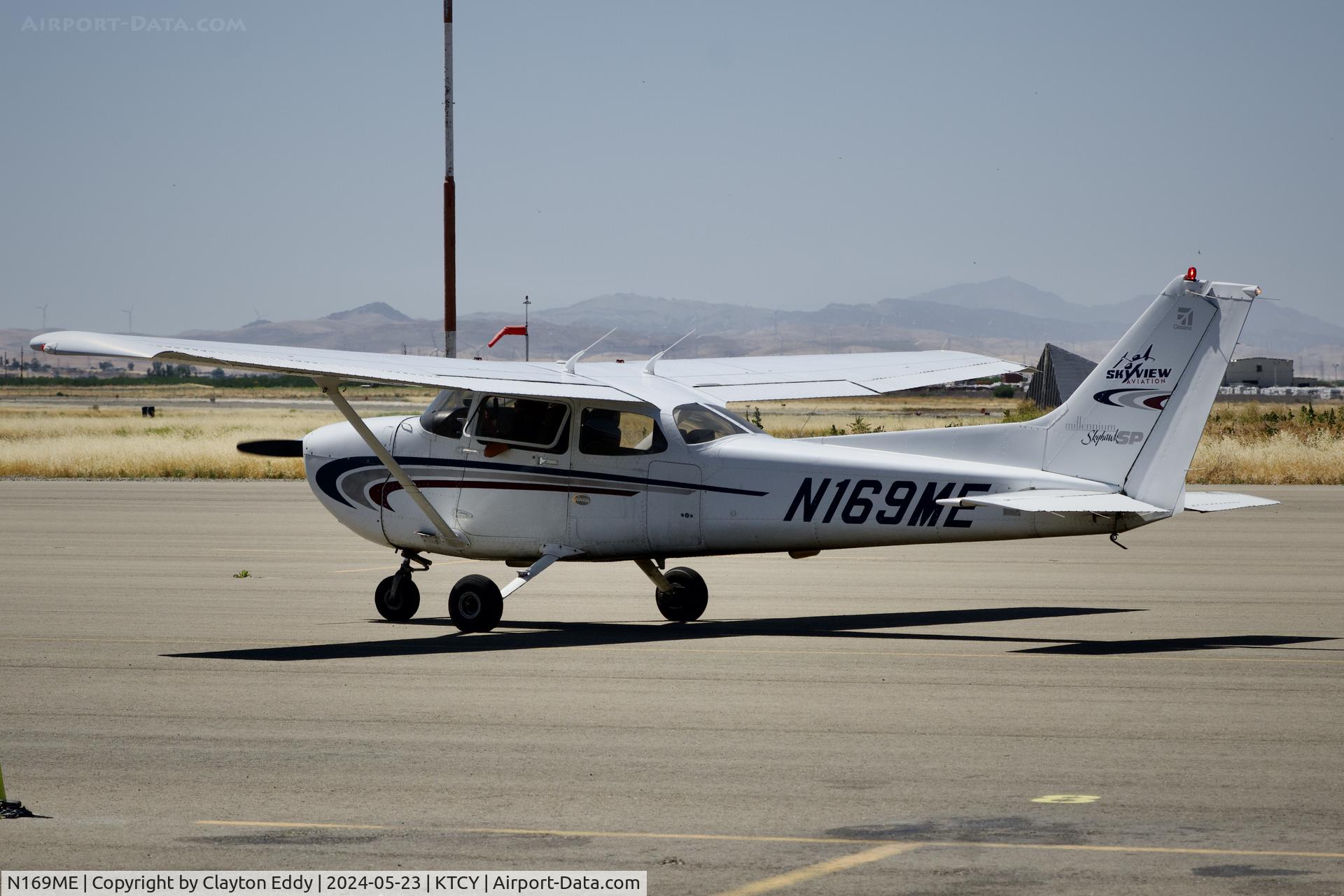 N169ME, 2000 Cessna 172S C/N 172S8449, Tracy Airport in California 2024.