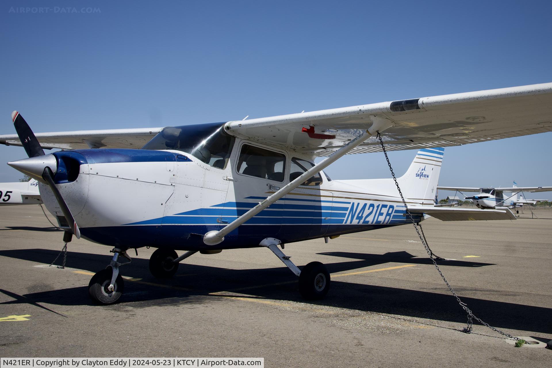 N421ER, 2004 Cessna 172S C/N 172S9679, Tracy Airport in California 2024.