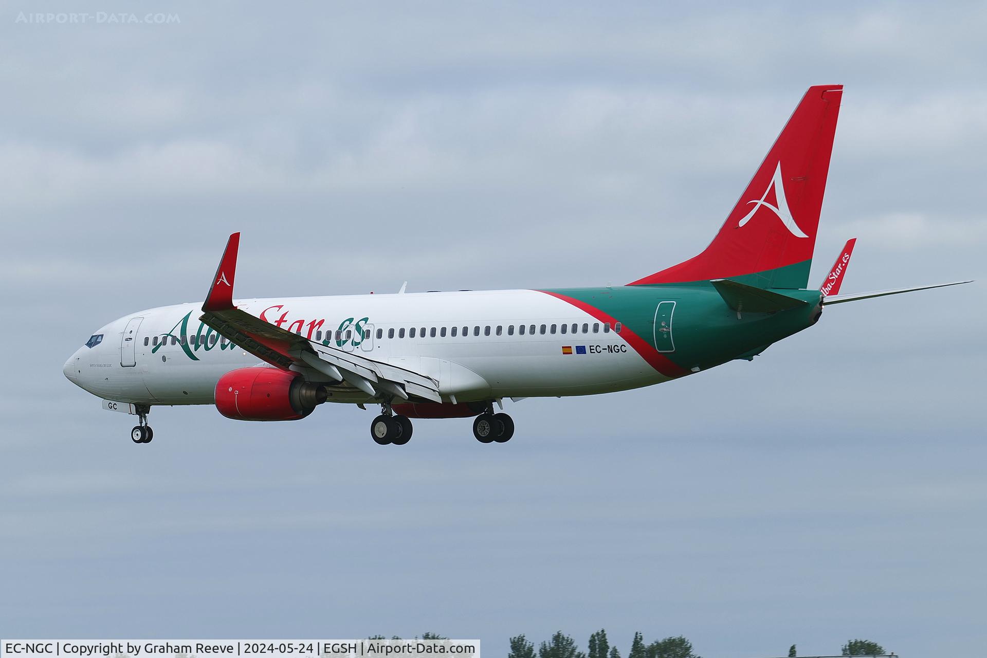 EC-NGC, 2000 Boeing 737-809 C/N 28236, Landing at Norwich.