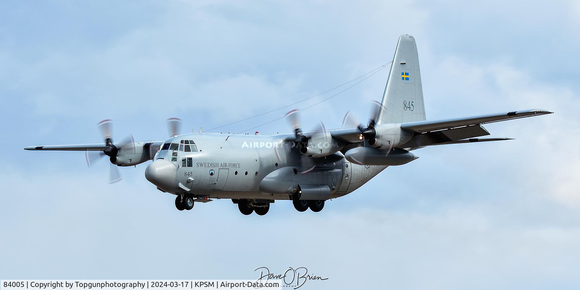 84005, Lockheed C-130H Hercules C/N 382-4884, Wingman over the numbers