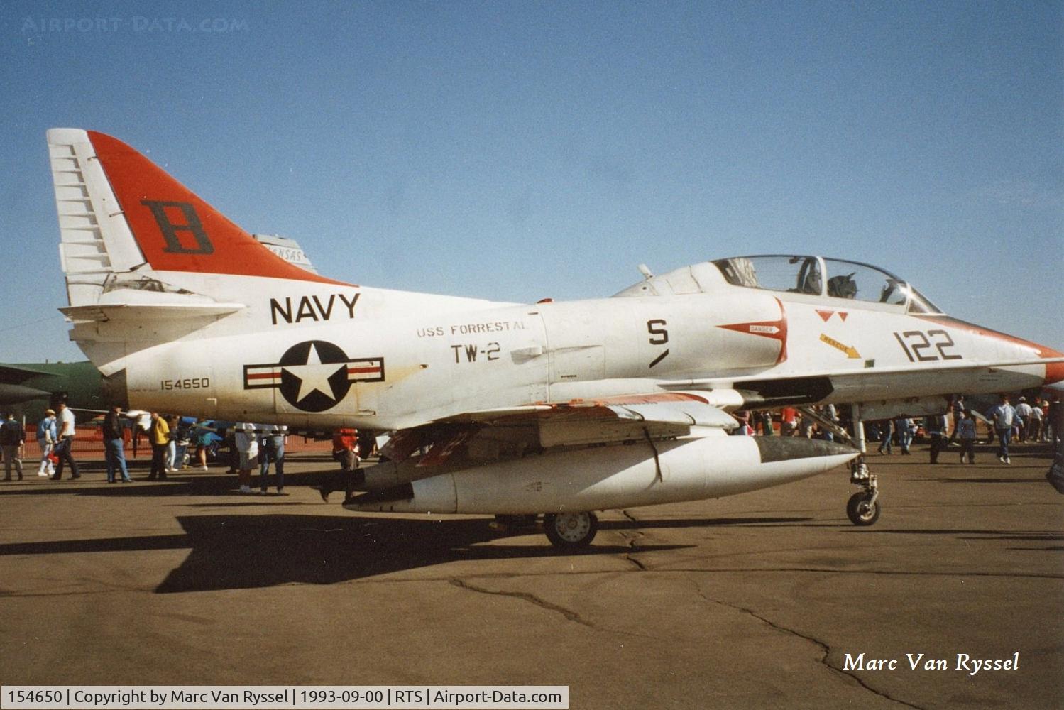 154650, Douglas TA-4J Skyhawk C/N 13768, B-122  154650 at Reno Air Races in Sept 1993.