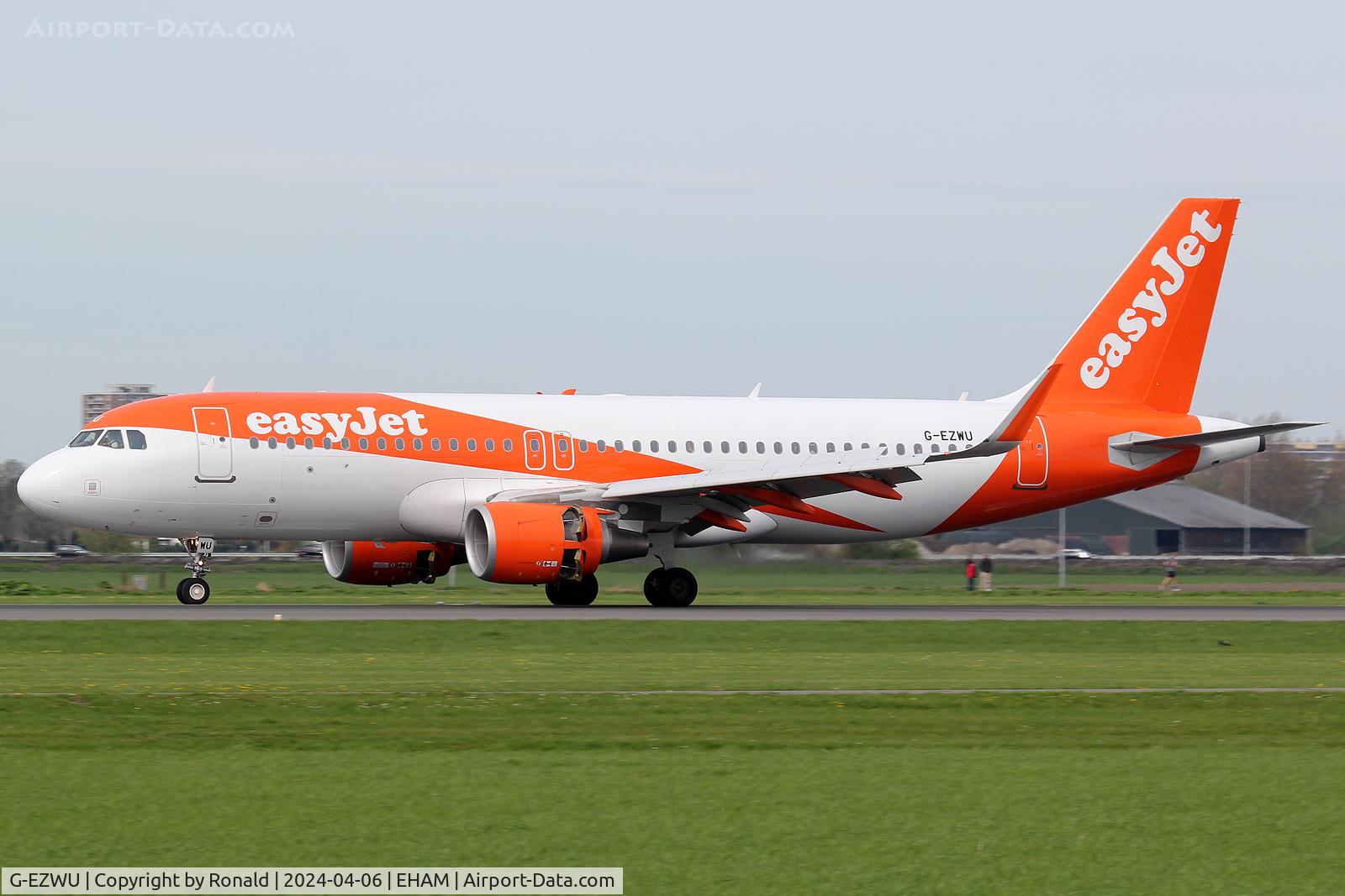 G-EZWU, 2014 Airbus A320-214 C/N 6095, at spl