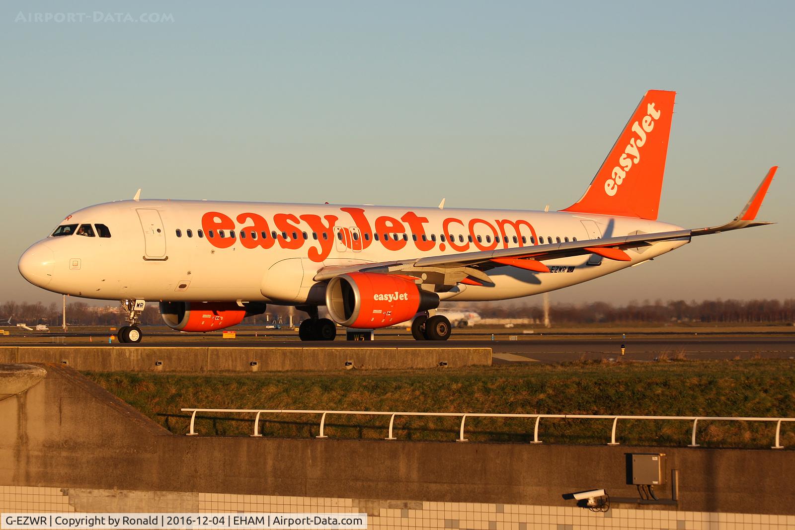 G-EZWR, 2014 Airbus A320-214 C/N 5981, at spl