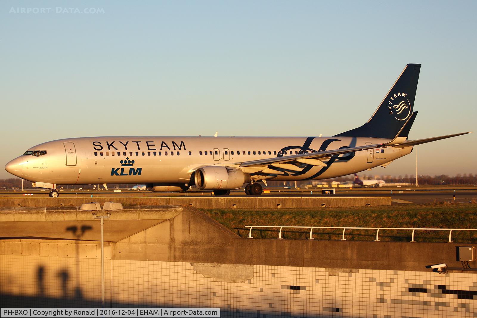 PH-BXO, 2001 Boeing 737-9K2 C/N 29599, at spl