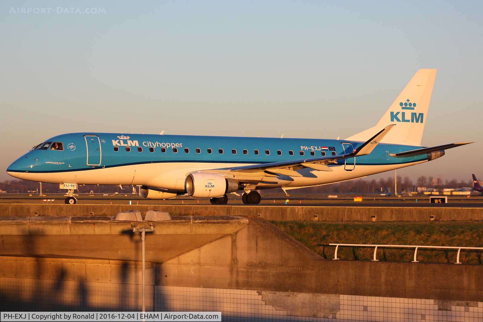 PH-EXJ, 2016 Embraer 175LR (ERJ-170-200LR) C/N 17000597, at spl