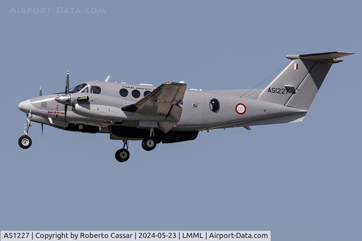 AS1227, 2010 Hawker Beechcraft B200 King Air C/N BB-2018, Runway 31