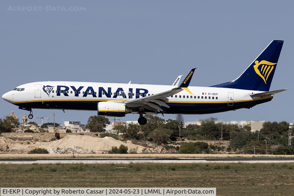 EI-EKP, 2010 Boeing 737-8AS C/N 35028, Runway 31