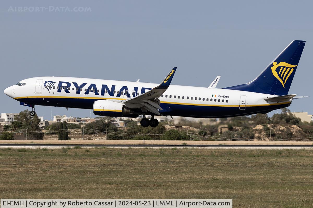 EI-EMH, 2010 Boeing 737-8AS C/N 34974, Runway 31