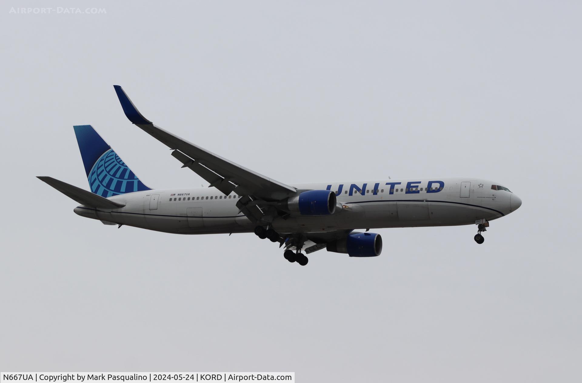 N667UA, 1998 Boeing 767-322 C/N 29239, Boeing 767-322