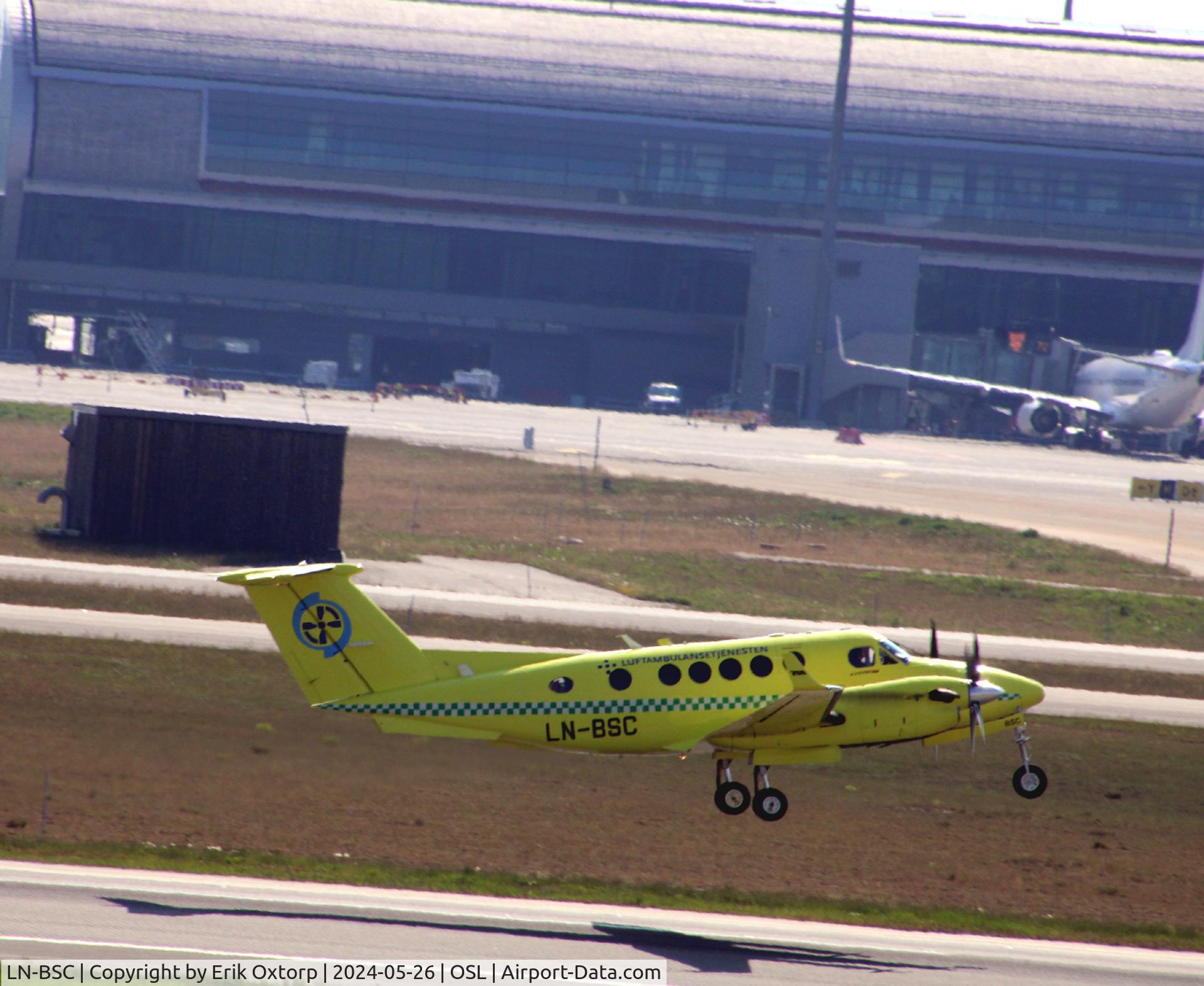 LN-BSC, 2018 Beechcraft B200GT C/N BY-324, Take off LN-BSC