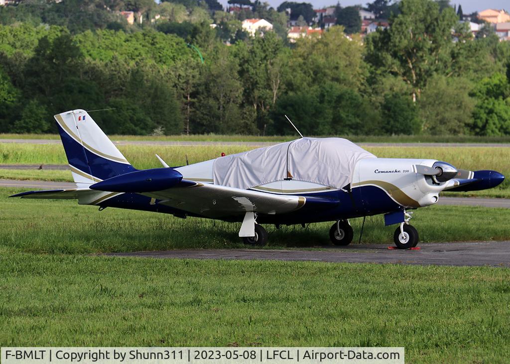 F-BMLT, Piper PA-24-250 Comanche C/N 243573, Parked in the grass...