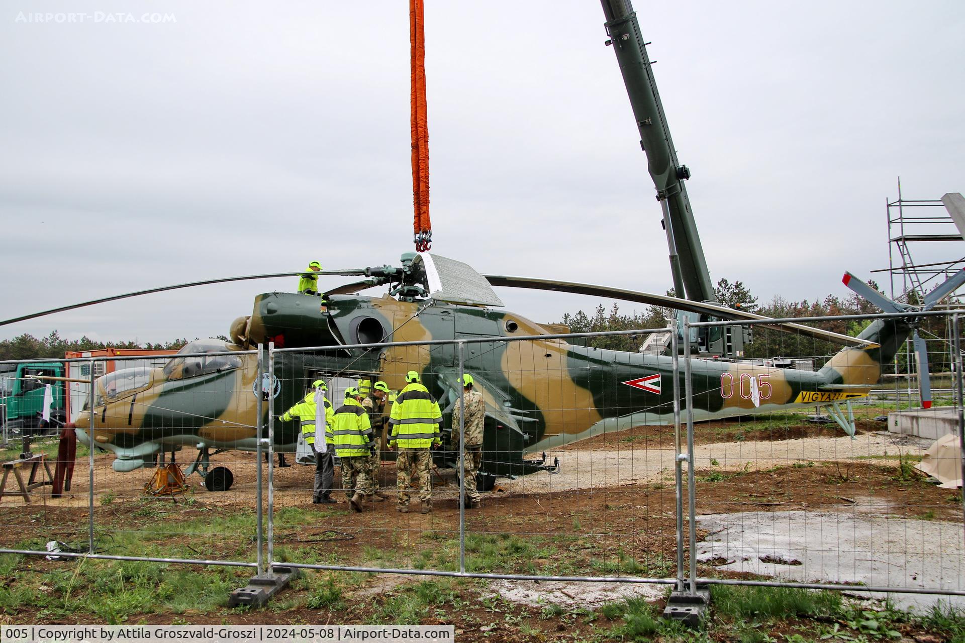 005, 1983 Mil Mi-24D Hind C/N 340275, Displayed as a memorial on the road leading to the former Szentkirályszabadjai Airport. It was given page number 005 in memory of the first Mi-24 combat helicopter to arrive in Hungary. Installation moments.