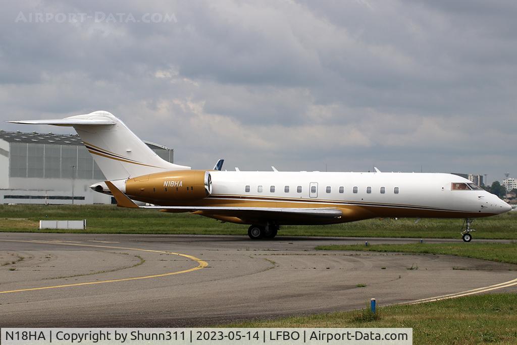 N18HA, 2006 Bombardier BD-700-1A11 Global 5000 C/N 9198, Taxiing to the General Aviation area...