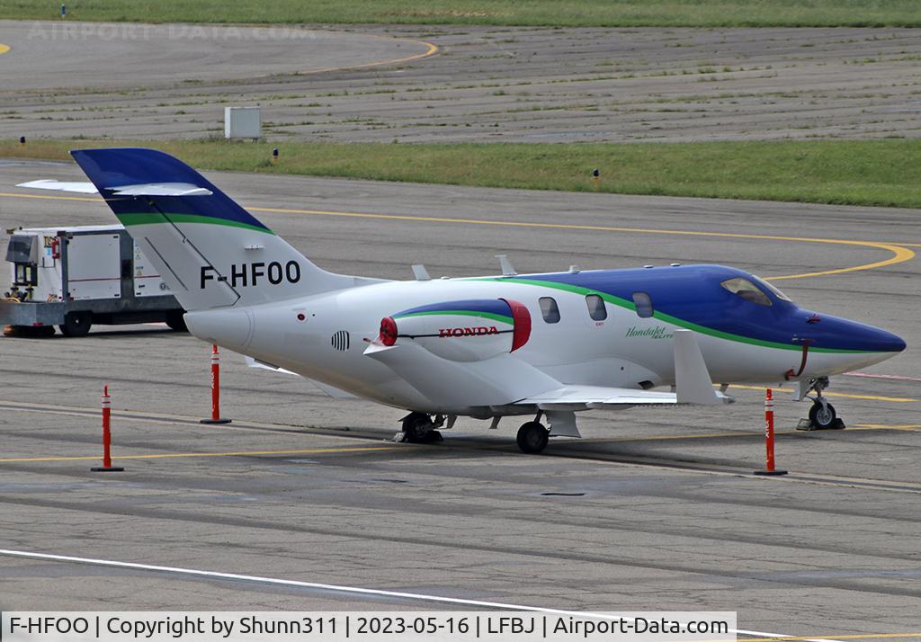 F-HFOO, 2018 Honda HA-420 HondaJet C/N 42000136, Parked at the General Aviation area...