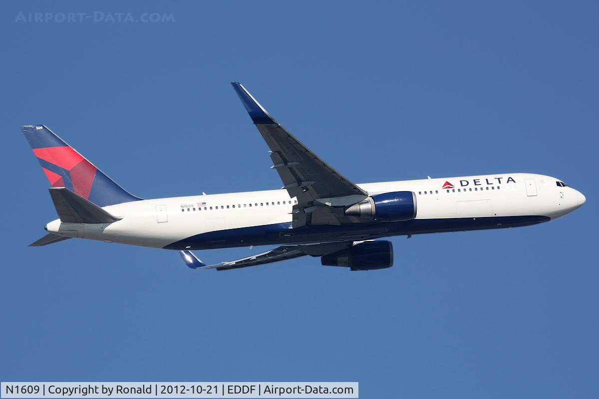 N1609, 2000 Boeing 767-332 C/N 30574, at fra