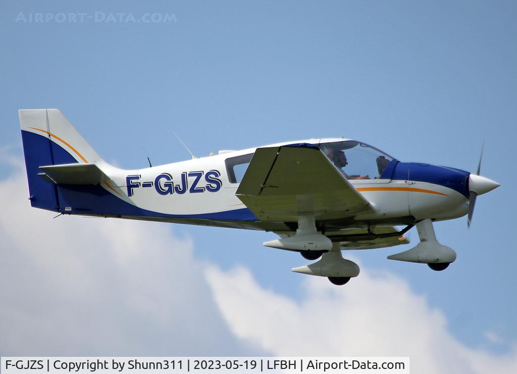 F-GJZS, Robin DR-400-120 Dauphin 2+2 C/N 2033, Landing rwy 09