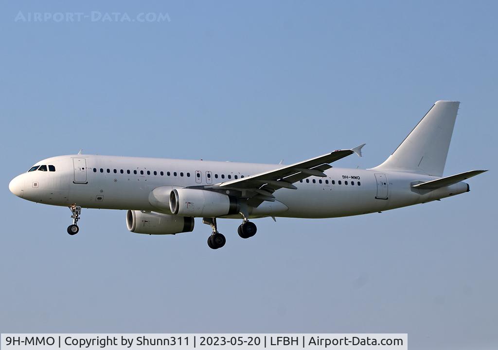 9H-MMO, 2008 Airbus A320-232 C/N 3577, Landing rwy 09 in all white without titles... Special rugby charter flight...