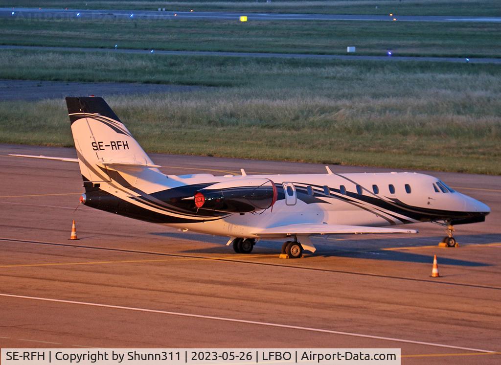 SE-RFH, 2006 Cessna 680 Citation Sovereign C/N 680-0059, Night stop...