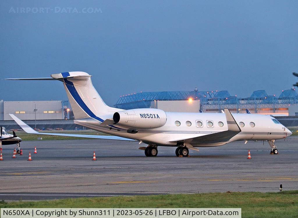 N650XA, 2016 Gulfstream Aerospace G650 (G-VI) C/N 6201, Night stop...